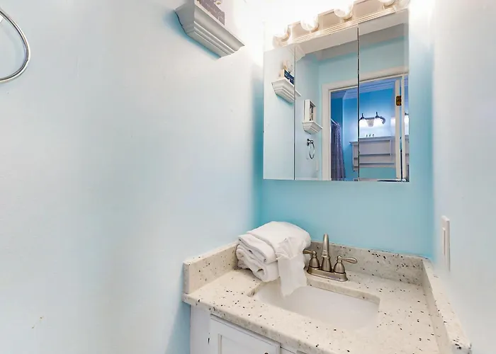 Holiday home Coastal Just Steps From The W Shared Pool Bbq Area Wifi Ac W&d *