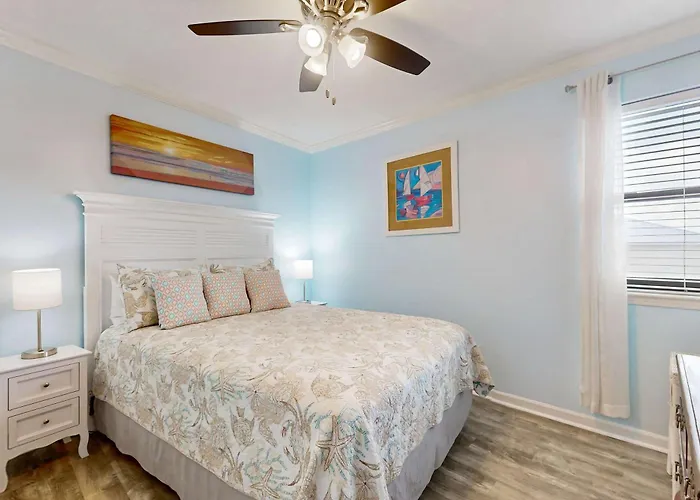 Holiday home Coastal Just Steps From The W Shared Pool Bbq Area Wifi Ac W&d Gulf Shores