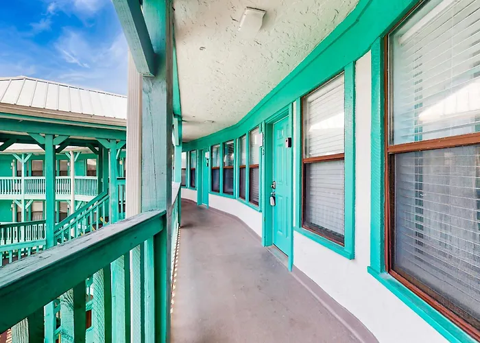 Holiday home Coastal Just Steps From The W Shared Pool Bbq Area Wifi Ac W&d Gulf Shores