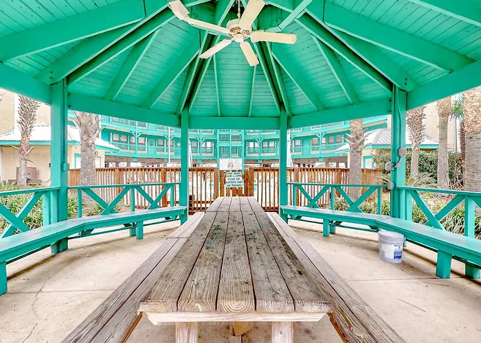 Holiday home Coastal Just Steps From The W Shared Pool Bbq Area Wifi Ac W&d *